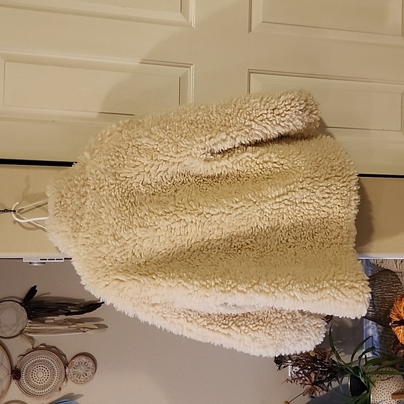 Faux fur coat. Silk lined. Snap closure down front of coat. High neck. Pockets. - Picture 4 of 5